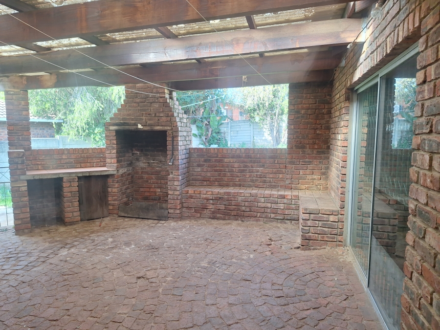 To Let 4 Bedroom Property for Rent in Strelitzia Park Eastern Cape